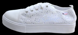 NWOT Sz 8 SPORT Cloth CROCHET Lace Comfort Walking Gym NON SLIP in Original Box - Picture 1 of 10