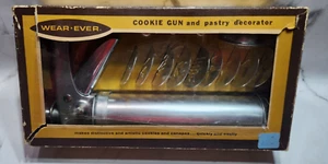 Vintage Wear-Ever Cookie Gun and Pastry Decorator Complete #3365 - Picture 1 of 14
