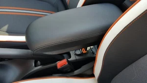 Mittelarmlehne Renault Twingo III ab 2014 Kunstleder mit Ablagefach + klappbar - Bild 1 von 7