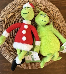 Set aus zwei zehn Zoll großen Grinch Stofftieren - eines im Weihnachtsmannanzug - Bild 1 von 6