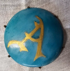 Antica lettera vintage "A" in oro con turchese guardando indietro da collezione - Foto 1 di 7