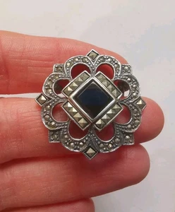 Spilla vintage in argento sterling onice e marcasite. R28M - Foto 1 di 2