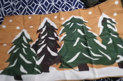 59" x 36" Alfombra Vacacional Pino Cedro Nieve Poliéster Antideslizante Goma Espalda Foto 1 de 4