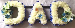 Papà Qualsiasi 3 Lettere Funerale Fiore Corona Nome Seta Artificiale Omaggio Composizione - Foto 1 di 10