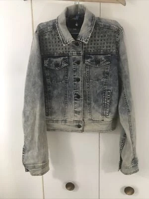 Xhilaration женщин с заклепками джинсовой ткани Jean водитель грузовика куртка кислоты стирка размер средний - Изображение 1 из 4