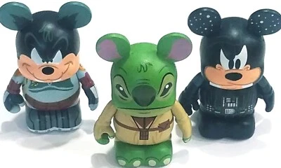 LOTE RARO DE 3 2012 BONECOS DE VINIL STAR WARS EXCLUSIVOS DO PARQUE DA DISNEY YODA FETT - Imagem 1 de 4