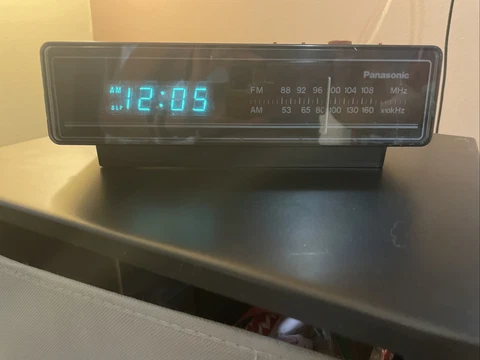 PANASONIC RC-65 VINTAGE AM FM CLOCK RADIO ALARM WOODGRAIN VINTAGE 80s TESTED Cover