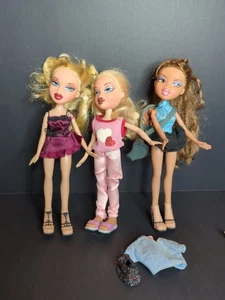 Konvolut 3 Vintage 2001 MGA Bratz Puppen mit extra Zubehör - Bild 1 von 20