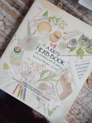 A Kid's Herb Book : For Children of All Ages by Tierra Lesley (2018, Pb) Foto 1 de 4