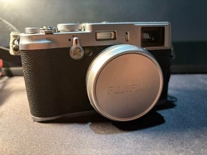 Fujifilm Fuji X100 silver 12.3MP Compact Digital Camera Used From Japan JP - Picture 1 of 5