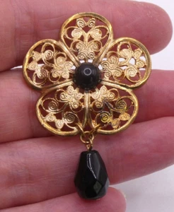 Costume Jewellery Gold Tone Brooch Dangle Drop Black Stone Floral Open Work Pin - Picture 1 of 6