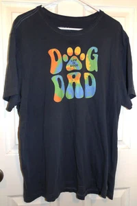 Ausgezeichnetes schwarzes LIFE IS GOOD "Dog Dad" bunte Grafik Kurzarm T-Shirt - XL - Bild 1 von 1