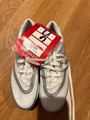 Botines de fútbol Umbro para mujer de terciopelo blanco talla 6 Foto 1 de 4