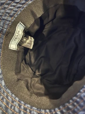  Sombrero cubo de mezclilla Prada talla mediana Foto 1 de 3