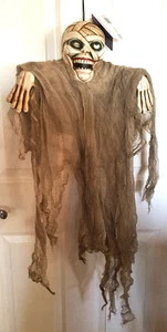 utilería de Halloween Scary Glow Mummy  - Imagen 1 de 4