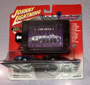Johnny Lightning, Yesterday & Today, '61 Jaguar E-Type & '01 Jaguar XK8 Roadster
