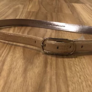 Calvin Klein Damen Echtleder Gürtel passt 32”- 36” Struktur Hellbraun Silber Schnalle - Bild 1 von 5