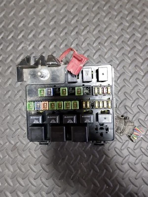 Caja de fusibles Chrystler Sebring 2.7 convertible año 2002 04759397Ab - Imagen 1 de 4