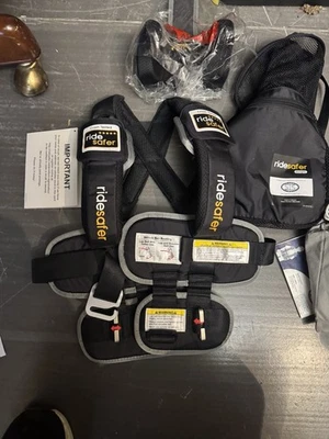 Asiento de coche portátil RideSafer Delight - Perfecto para viajar seguridad diaria nuevo abierto Foto 1 de 4