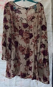 Torrid plus size 6 rose print blouse - Picture 1 of 4