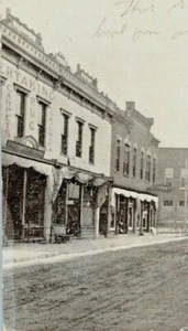 c1910 Hawarden, IA, Undertaking, Kansas Street, ferretería, principal, caminos de tierra - Imagen 1 de 3