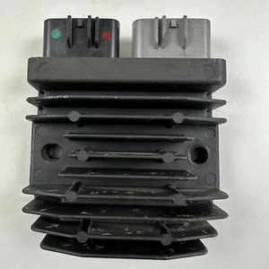 Triumph 955i Sprint RS 2003 Voltage regulator rectifier reg - Picture 1 of 6