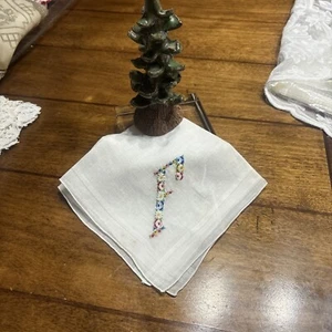 Handkerchief White Hankie Monogram F Letter Embroidered Square 10.5x11” - Bild 1 von 3