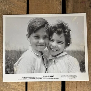 Hand in Hand Philip Needs Loretta Parry Film Foto Lobbykarte 8x10 - Bild 1 von 3
