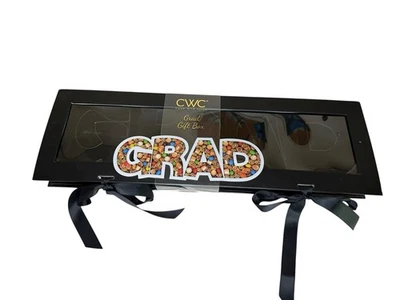 Caja de bocadillos de regalo para graduados CWC negra con tapa transparente y cinta totalmente nueva Foto 1 de 4