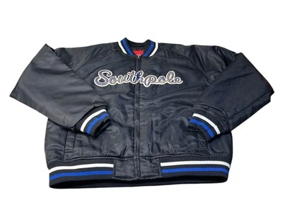 Southpole Jr Collection 校缎拉链前夹克青少年大号 22 英寸 x 22 英寸 — 第 1/4 张图片