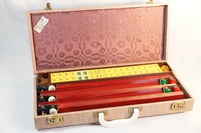 Vtg Royal JUMBO hand Engraved Bakelite Mahjong Set 152 Butterscotch Marble Tiles - Image 1 of 4