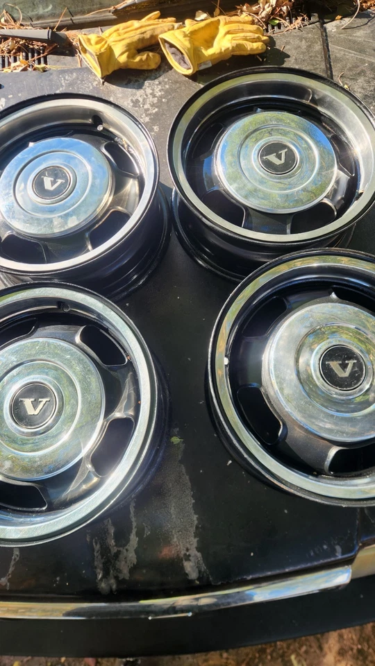 Volvo 240 Metal Cromo 2 Piezas Tapa Central Buje de Rueda 14" Borde Anillos de Belleza Foto 1 de 4