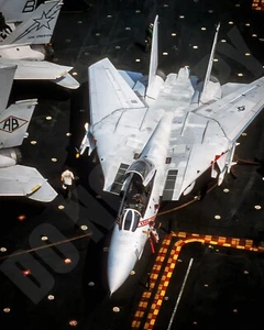 1982 View of F-14A Tomcat Deck USS America (CV-66) 8x10 Photo - Picture 1 of 1