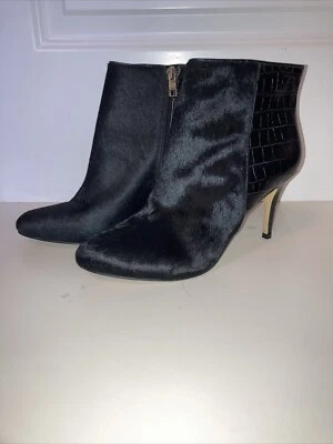 Botín Ann Taylor Talla 9 1/2M Negro Robyn Piel de becerro y Cuero Repujado Foto 1 de 4