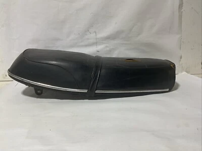 Suzuki GT250 1973 asiento necesita cubierta bandeja y espuma buena Foto 1 de 4