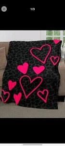 Blanket plush lightweight Vibrant red/pink hearts NEW $10 plus postage - Picture 1 of 1