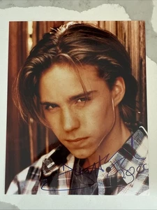 Jonathan Brandis (1976-2003) signiert & beschriftet 2000 8x10 Foto Auto Sea Quest - Bild 1 von 6