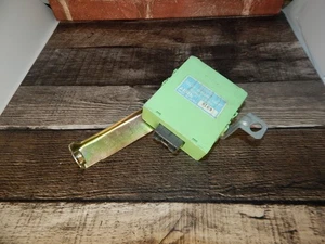 1998 - 2005 Lexus Jzs160 Gs300 Gs400 Running Light Relay Module 82642-33020 Oem - Picture 1 of 5