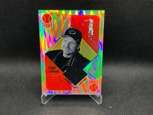 Camiseta deportiva Topps 2003 cromada Randy Johnson Strike Refractor usada en juegos - Imagen 1 de 2