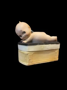 Caja de baratijas Kewpie Blunderboo extremadamente rara rosa O'Neill marcado tapiz - Imagen 1 de 7