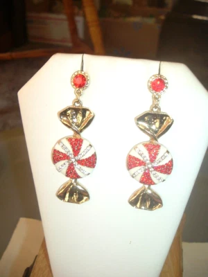 PENDIENTES COLGANTES BLANCO ROJO RAYAS CARAMELO ORO ENVOLTORIO Betsey Johnson Pierced Foto 1 de 4