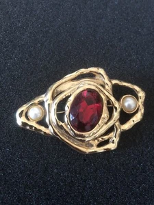 Vintage Retro Brooch Large deep red faux stone & faux pearls Gold setting B5 - Picture 1 of 9