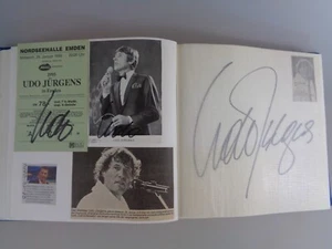 Album Autografi Collezione Carte Autografe Dediche e Altro (7449/1066) - Foto 1 di 24