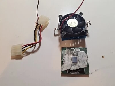 Intel Celeron 900 MHz / 128 / 100 / 1.75V SL5WY socket 370 + DISSIPATORE  - Immagine 1 di 2