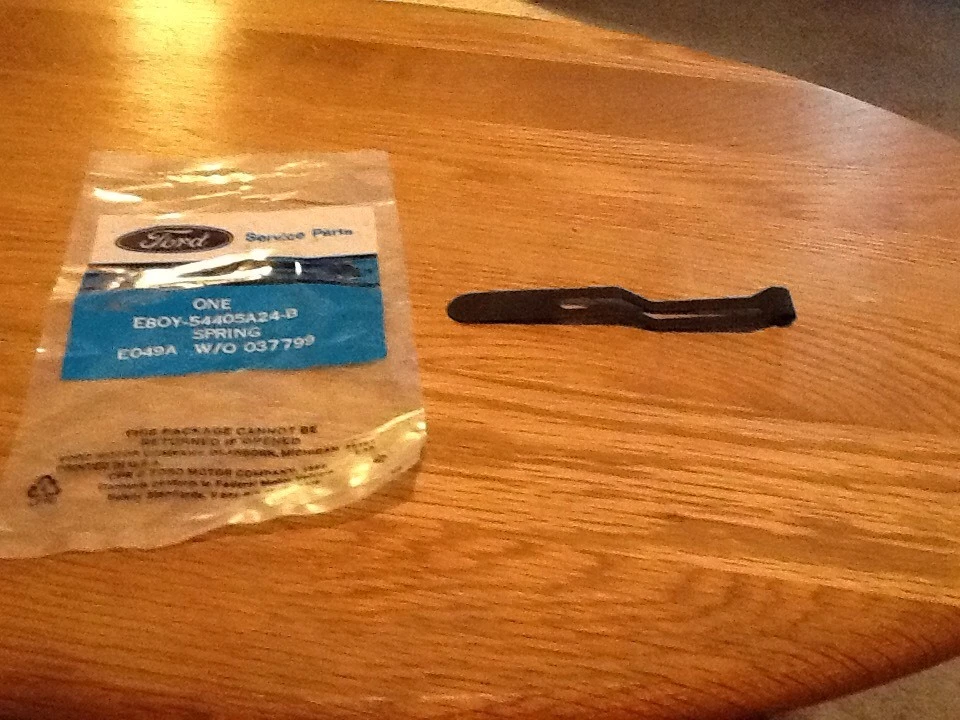 NOS 1988 1989 LINCOLN CONTINENTAL FUEL FILLER DOOR SPRING - Image 1 of 1