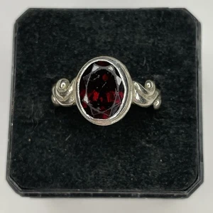 Anillo vintage de plata de ley 925 piedra roja oscura 4,3 gramos talla 7 - Imagen 1 de 3