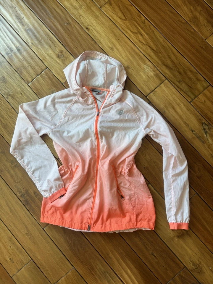 Jaqueta feminina New Balance Ombre malha com capuz zíper completo tamanho P leve laranja - Imagem 1 de 4