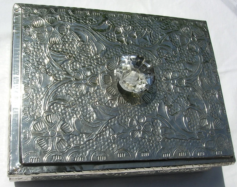 💥DECORATIVE BOX FLORAL METAL PLUMO ANTHROPOLOGIE GRAHAM AND GREEN OLIVER BONAS - Image 1 of 2