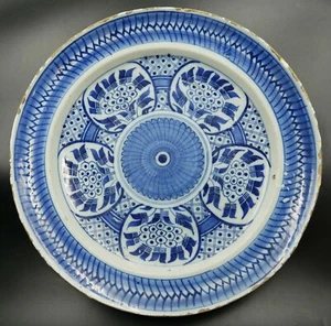17th Century Dutch Tin-glazed Earthenware Charger by Cornelis Aelbrechtsz Keyser - Picture 1 of 12
