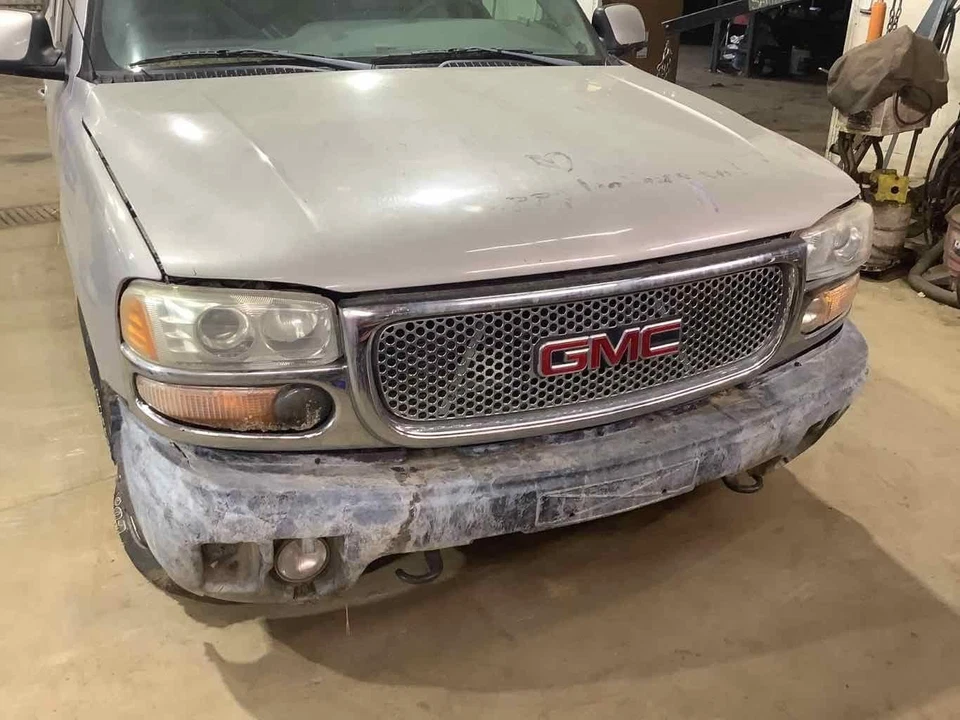 Used Rear Right Door Assembly Rear Side fits: 2005 Gmc Yukon xl 1500 classic sty - Image 1 of 4